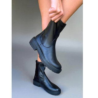 JADE: WOMEN'S CHUNKY PULL ON BIKER BOOT - BLACK