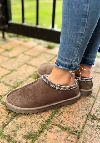 Kelly: Embroided Faux Fur Lined Mule Slippers - Mocca