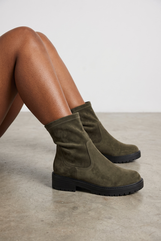 JADE - £15.00 (14 Pairs)