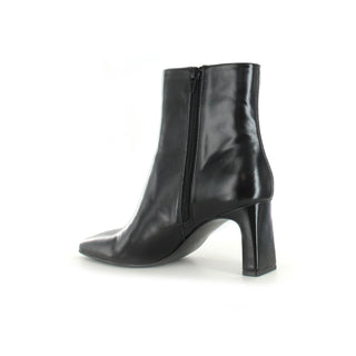 Vivi: Low Heel Ankle boot - Black