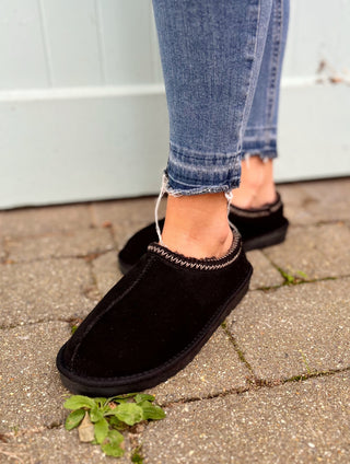 Kelly: Embroided Faux Fur Lined Mule Slippers - Black