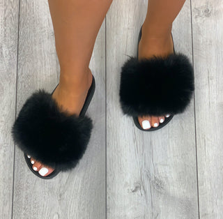 Tutu: Women's Fluffy Slides - Black